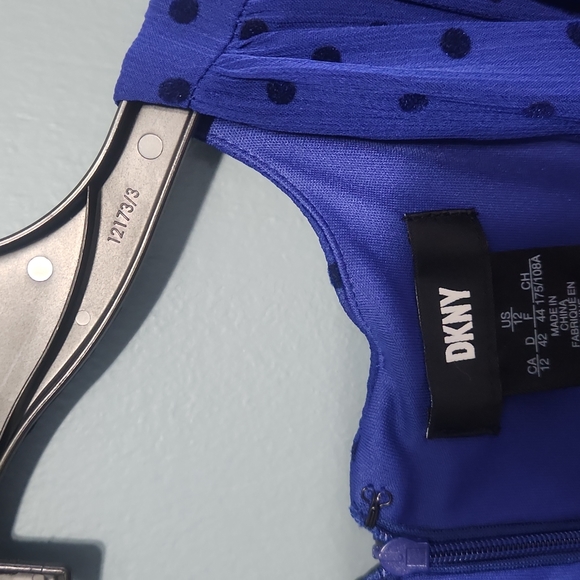 Beautiful blue dres with black dots, worn once. Excellent condition - Picture 2 of 5